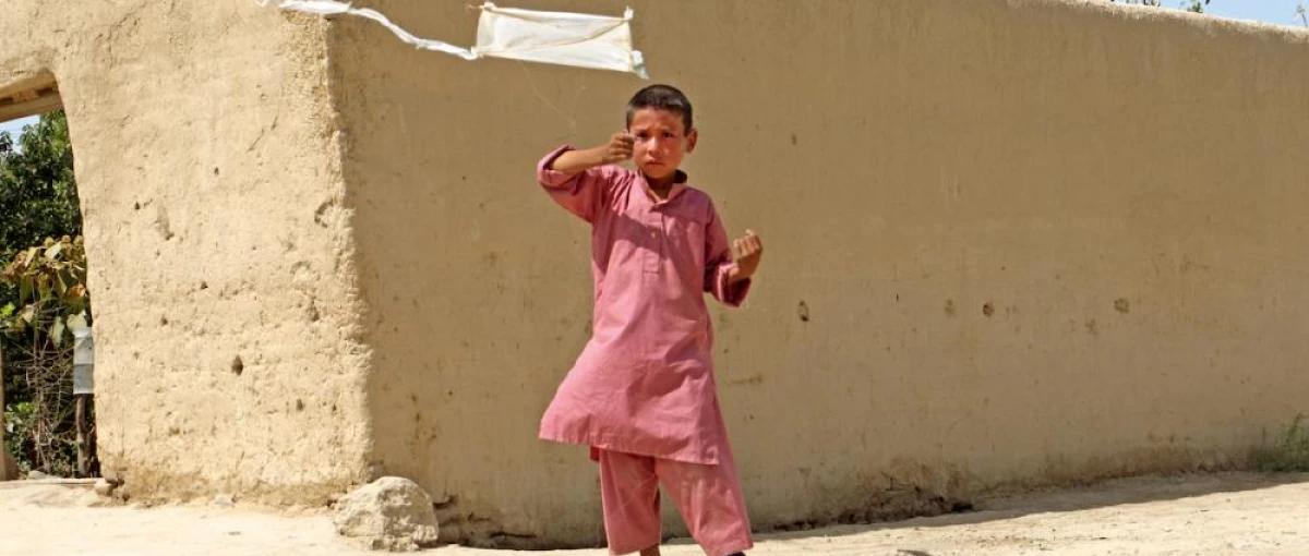 Francis Alÿs, Children’s Game #10: Papalote (film still). Balkh, Afghanistan, 2011 . 4’13”. In collaboration with Félix Blume and Elena Pardo
